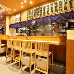 一人呑みをしたくなるような居心地の良いカウンター席