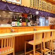 【鮒忠】の伝統を受け継ぎ、自身の情熱を料理に込めながら料理をつくり続けている料理人。「お客様がいつも笑顔で食事を楽しんでくださることが、私の最大の喜びです」と話します。