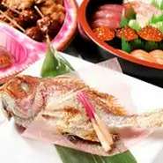 【慶事／お祝い向け】折詰弁当の季節の焼き魚を＋1000円で祝い鯛に変更可能です。