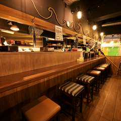 優雅なお一人様に。気軽に足を運びやすい雰囲気の店内