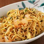 友人たちとのいつもの飲み会にも最適な一軒。お酒の進むバラエティ豊富なメニューを囲んで、和やかに乾杯を繰り広げてみませんか。ドリンクメニューも和酒洋酒と各種取り揃えています。