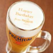 石川県産の地酒を中心に、焼き物や揚げ物に合うウイスキーや、ハイボールも用意。メッセージをプリントできるビールという、ユニークなサービスもこちらのお店ならでは。いつもの一杯をさらに楽しくしてくれます。