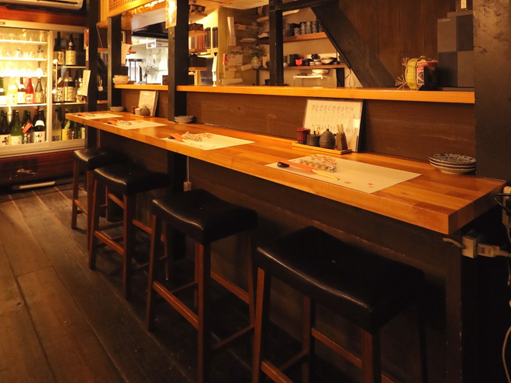 全国のおいしい日本酒を飲みながら、料理を楽しめる蕎麦居酒屋