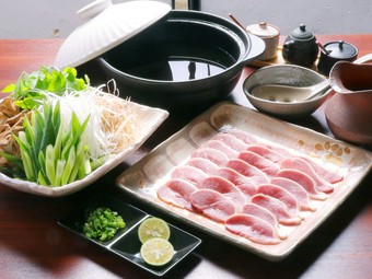 鴨の旨みが凝縮されただしが絶品『鴨鍋』