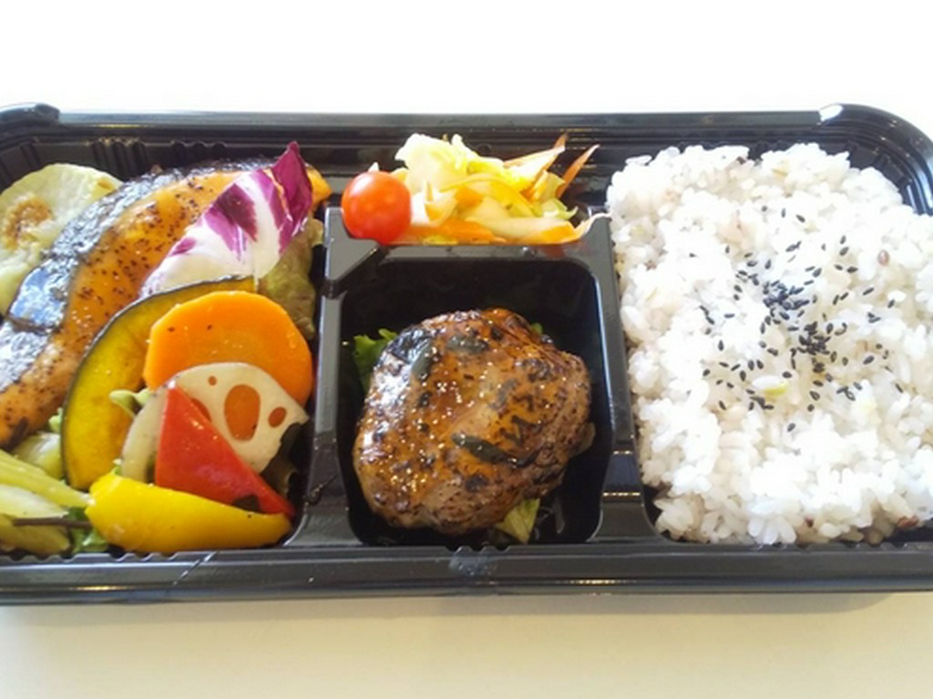 「テイクアウト」鮭ハンバーグ弁当