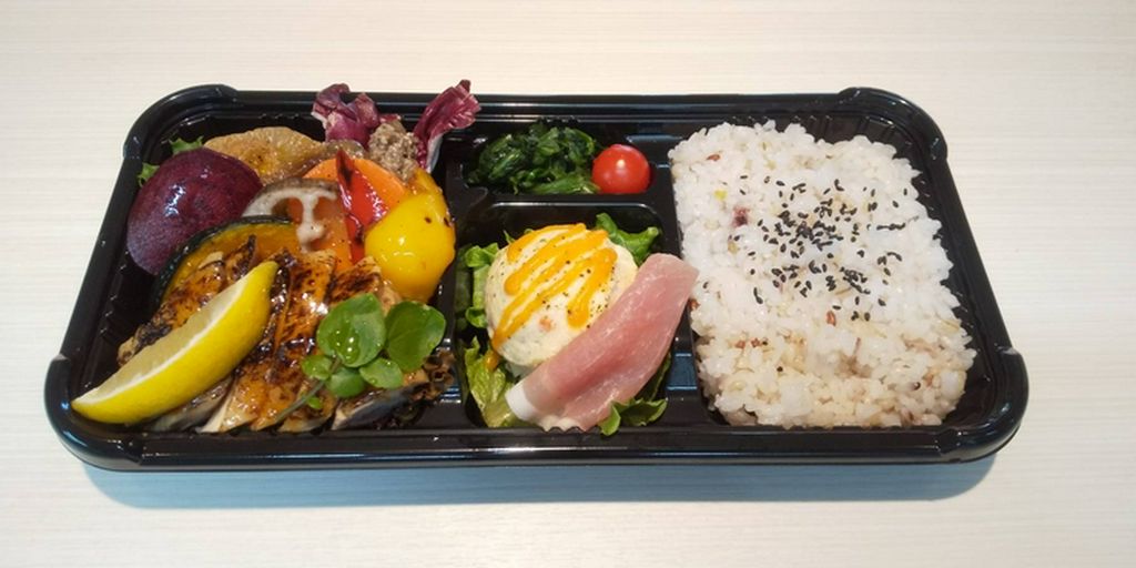 「テイクアウト」グリルチキン弁当
