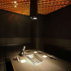 プライベート感を大切にした個室と半個室を完備