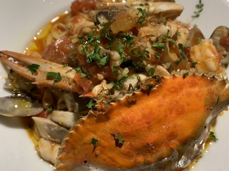 濃厚な旨みが広がる『渡り蟹のトマトクリームパスタ』