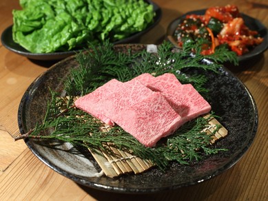 柔らかな食感に、甘みと旨みの黄金比『和牛ロース』