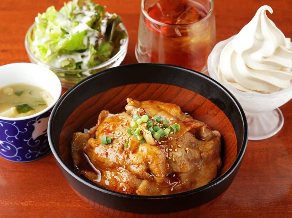 ミルクティーのような味わいの『紅茶のソフトクリーム』が一押し