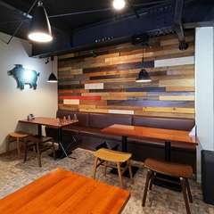 席同士が離れた店内でのんびり。リラックスできるソファー席も