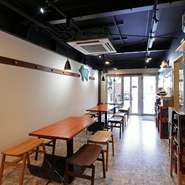 家族連れで観光地を訪れたとき、未就学の子ども連れで入れるお店は貴重。【箱根BOOTEA】はベビーカーでそのまま入店可で、料理も子どもやシニア層にはお肉をカットしたり量を調節したりと丁寧に対応してくれます。