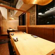 落ち着いた大人の雰囲気に包まれたVIPルーム。お部屋から見えるテレビ塔、久屋大通公園の灯りが上質な雰囲気を醸し出します。接待・会食、記念日・誕生日などの特別なお祝いのシーンにぜひご利用ください。