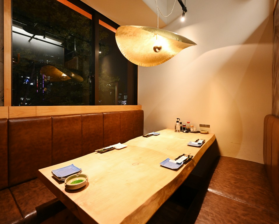 MIRAI TOWERを眺める個室