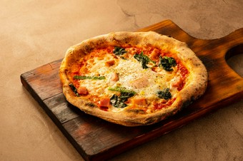 半熟卵がとろーりとろける『ビスマルク』