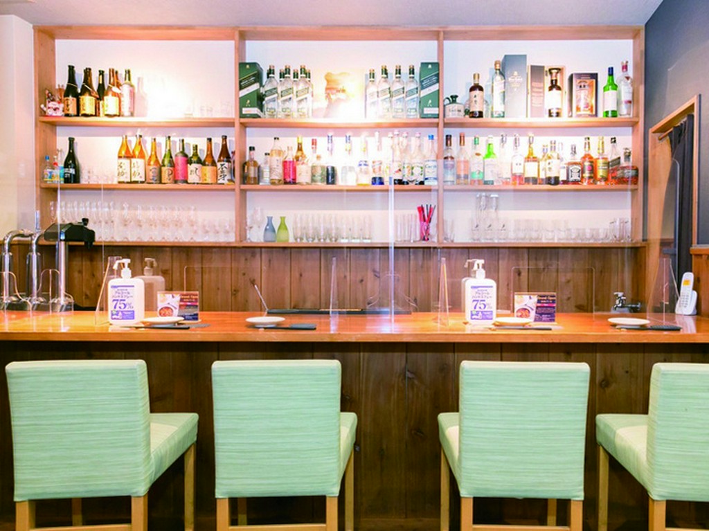 ニーズに合わせて利用できる、3フロアに分かれた店内