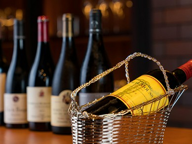 シャンパーニュを中心とした豊富なワインを取り添え