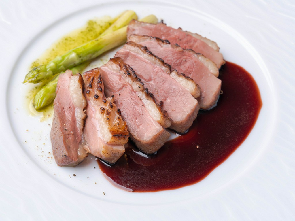 鴨肉のロースト 赤ワインソース
