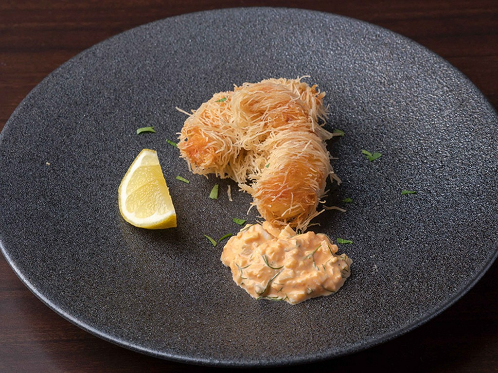 カダイフ巻のエビフライ　タルタルソース