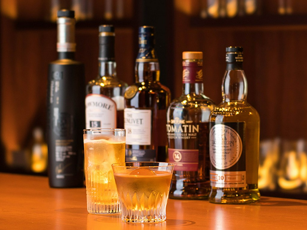 カクテルやウイスキー