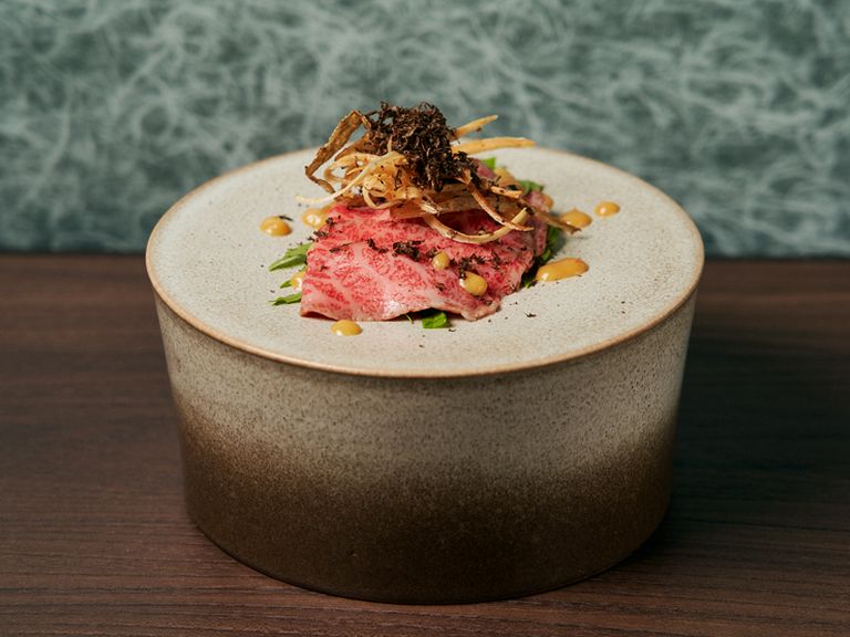 その日の上質な黒毛和牛・鮮魚・野菜を厳選入荷