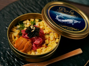 宮崎牛A5カイノミとペルーラキャビアを使ったキャビア缶に詰め込んだ『ミニ丼』　