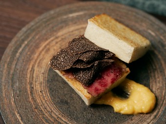 「肉割烹」という新しいおいしさをゆっくり愉しんで
