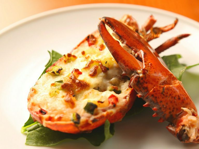 カナダから空輸で届く鮮度抜群の「オマール海老」