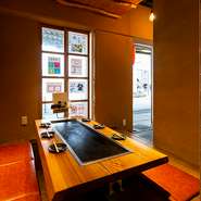 のびのび寛げるお座敷席。3～6名様用ですが詰めれば8名様もご利用可能◎