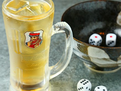 酒場を超えたエンターテインメントも楽しめる