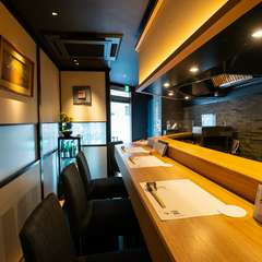 会話や何気ないやりとりも楽しめるカウンター席