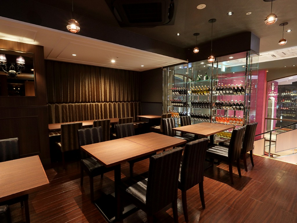 親睦をゆったりと深め、おいしさに舌鼓を打つ大人の時間