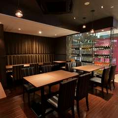 親睦をゆったりと深め、おいしさに舌鼓を打つ大人の時間