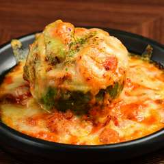 海老とアボカドの熱々グラタン