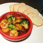 もはや定番のアヒージョは、アヒージョオイルに、工夫を加えています。