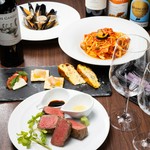 グラスフェッドビーフのステーキをメインに、カルパッチョや白ワイン蒸し、パスタにデザートまで！