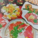 鮮魚のお造り盛り合わせ、黒毛和牛を使用した陶板焼きなどご宴会を華やかに彩る豪華な料理がズラリ。