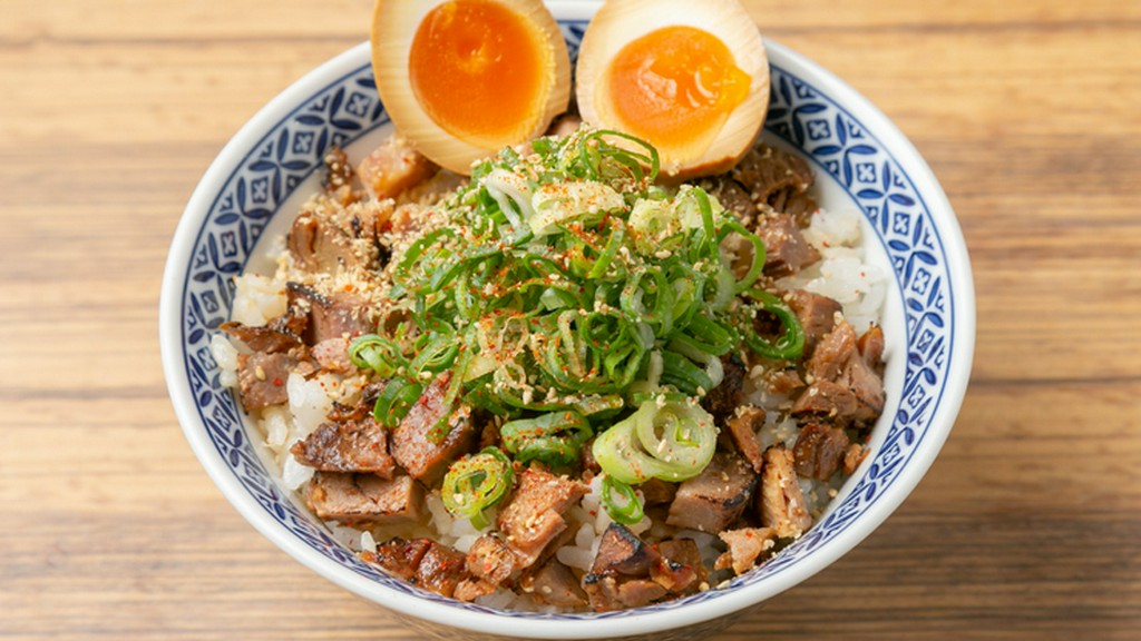 実力派トッピングをご飯と楽しむ『チャーシュー丼』