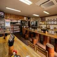 お一人様ランチや、仕事終わりのディナーにぴったりなお店。一人でも気軽に立ち寄れる雰囲気も魅力的です。良心的な価格で、味・量共に満足できるため、がっつり食べたい学生・社会人にとっても心強いお店です。