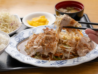 名物メニューの味の決め手。お持ち帰り用『ガッツのタレ』もあり