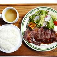 リブロースの部位、150gを豪快にグリルしました！