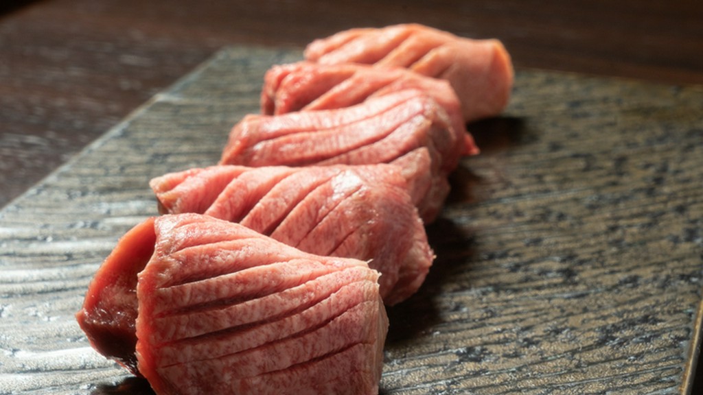 素材への自信を物語る『厚切りタン』