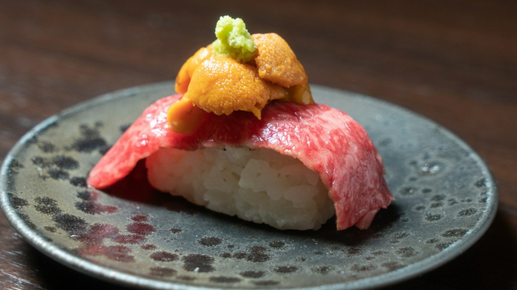 厳選肉×生うに。コース内でも人気の『肉寿司』
