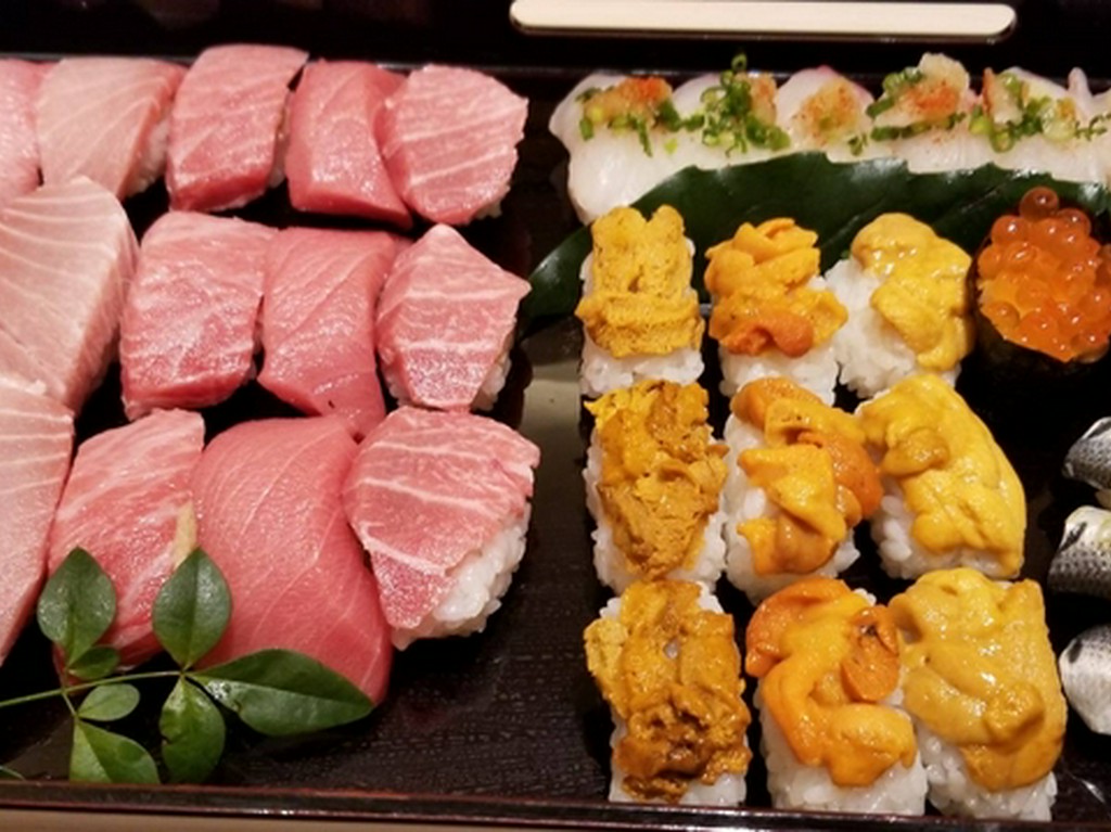 全国から届く旬の魚介を詰め込んだ『寿司』