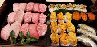 全国から届く旬の魚介を詰め込んだ『寿司』