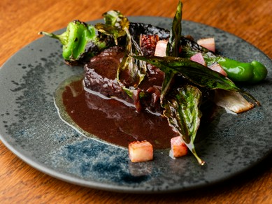 季節ごとに変わる味わい『和牛ホホ肉　赤ワイン煮　永平寺五領玉ねぎピューレ』