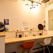 日本料理の料理人だった店主が手掛ける一皿はあっさりとした味わいです。夫婦で来店される方も多く、記念日にも利用されています。気さくなスタッフと自然に会話が弾むのも【浦安　幸来】の魅力です。