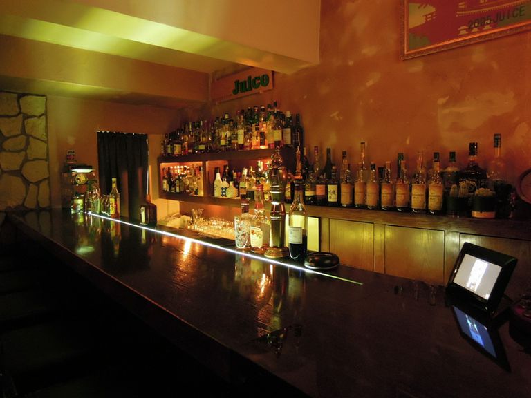 雰囲気抜群のカウンター