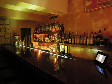 雰囲気抜群のカウンター