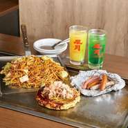 『お好み焼』『焼そば』『もんじゃ焼』のほか、鉄板焼1品とソフトドリンク2杯が付いた、2名向けのセットです。ランチでもディナーでも注文可能。風月自慢のメニューが勢揃いしたオススメのセットです。